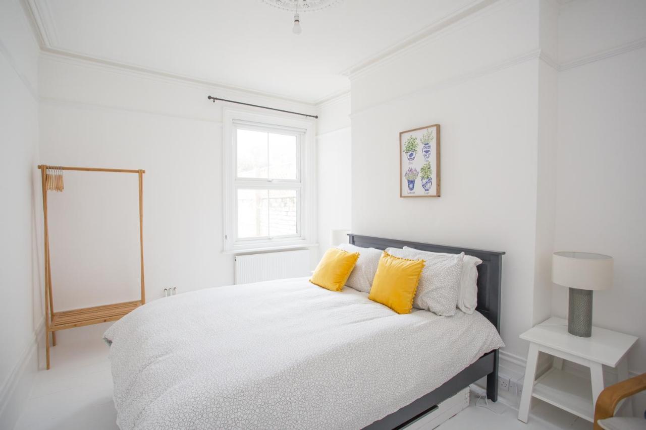 Elegant York House - On A Beach Road, Sleeps 12, With Sea Views Вортінг Екстер'єр фото