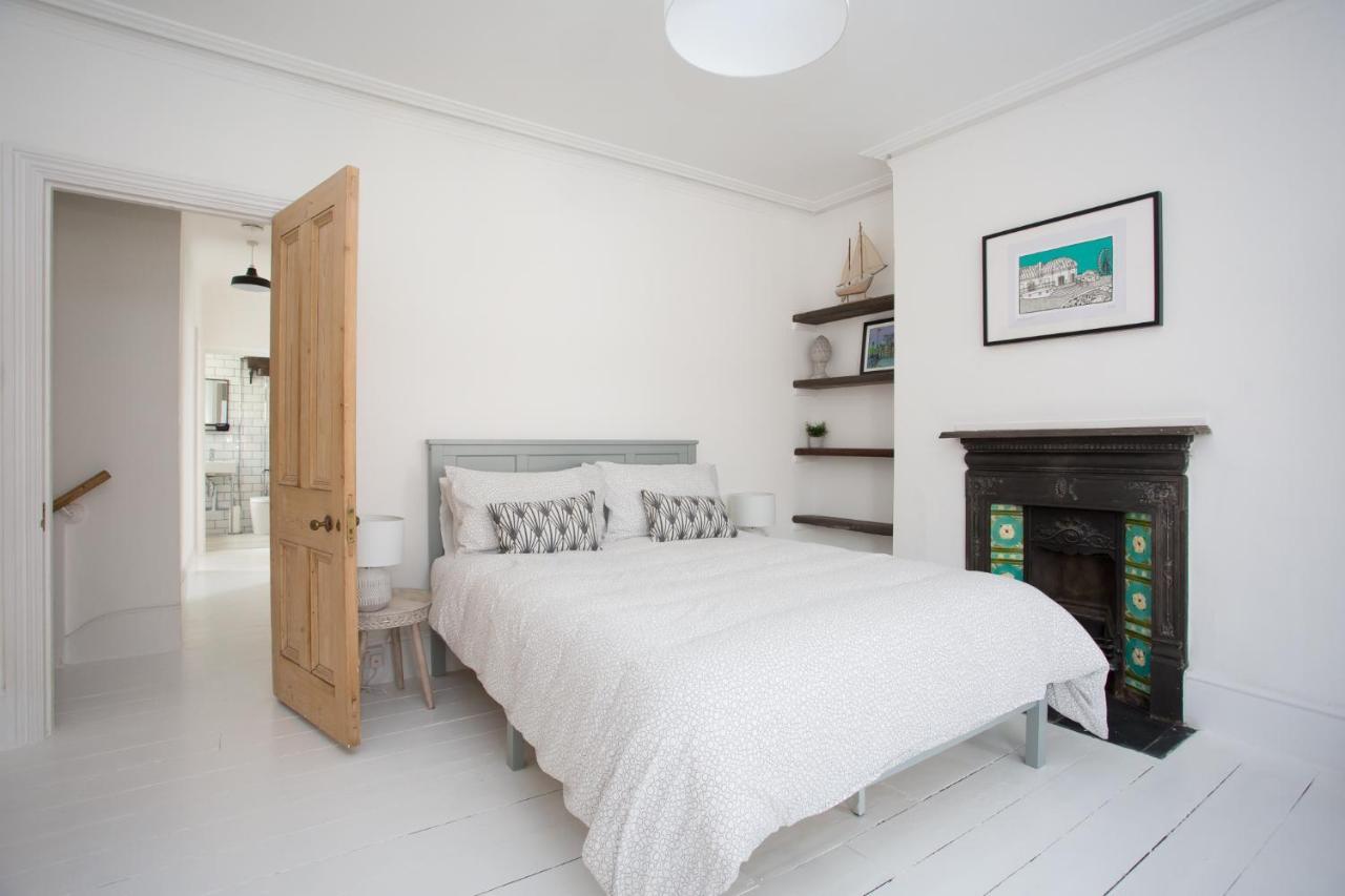 Elegant York House - On A Beach Road, Sleeps 12, With Sea Views Вортінг Екстер'єр фото