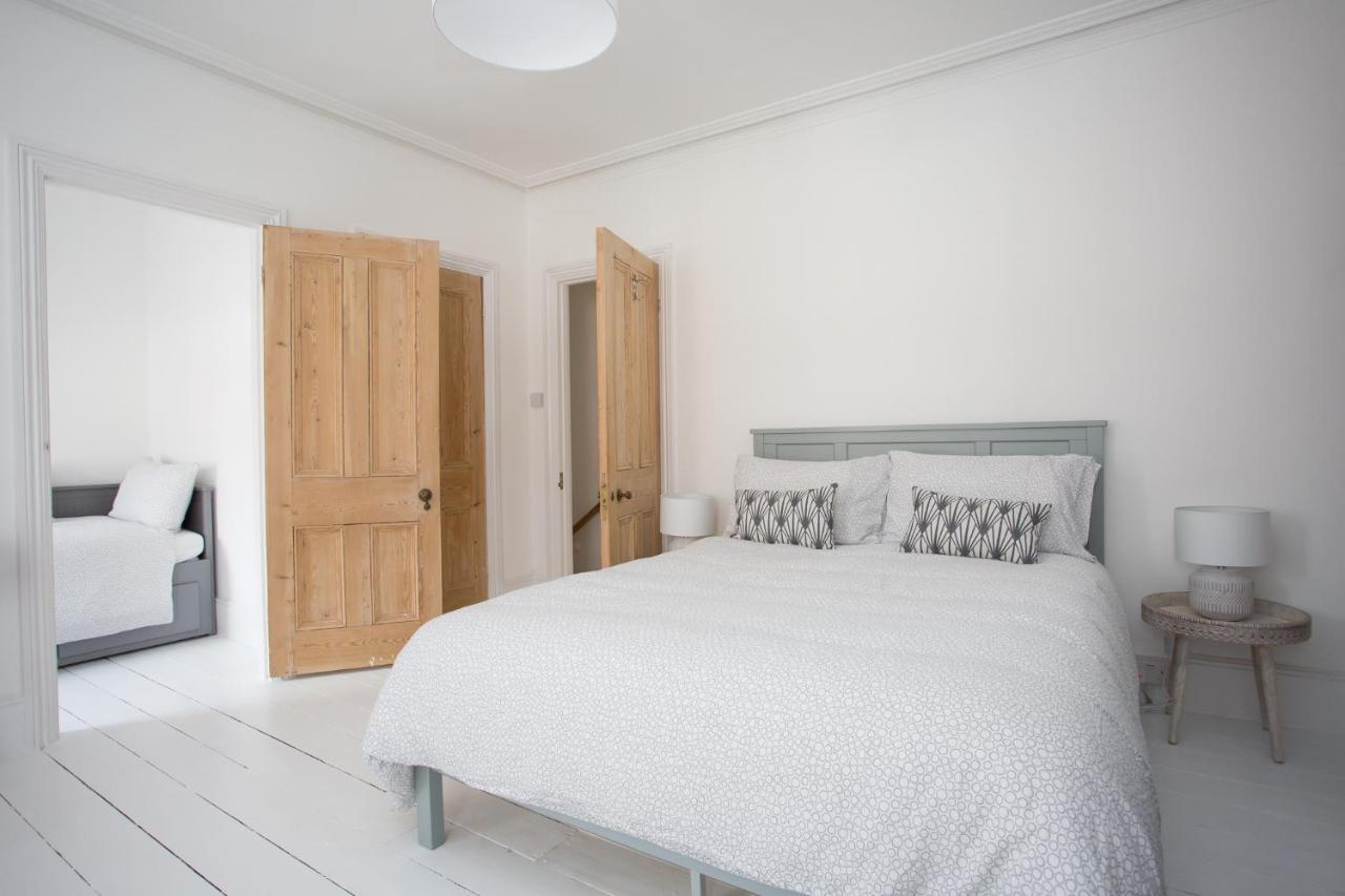 Elegant York House - On A Beach Road, Sleeps 12, With Sea Views Вортінг Екстер'єр фото